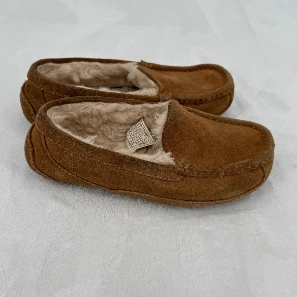 UGG Kids Ascot Suede Moccasin Slippers Chestnut Brown Sheepskin  Shoes Size 1
